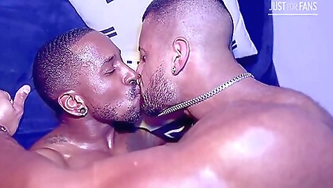 Shavy blonde with a sexy body and pussy trance