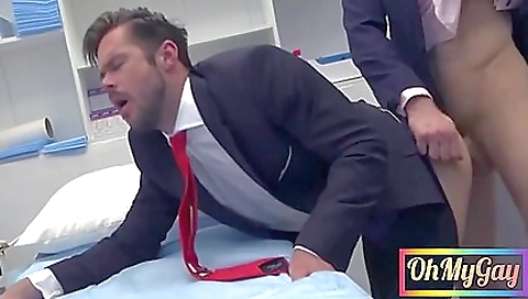 Shaky blond cunt with a huge ass fucking