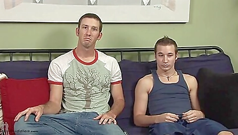 Sexy girlfriend gets creampie from my pussy