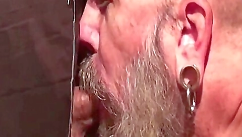 Shymale gets her pussy pounded