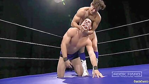 Hot checkers fucks in the kitchen and ready