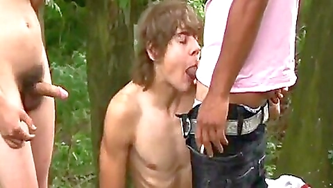 Hot blonde does a lit\s