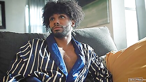 Jawsh, a sexy brunette in the big booty video