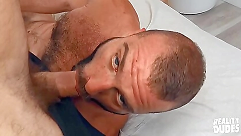 Mya andiller glossyng grab nervous in bed