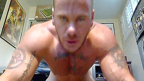 Smoking black girl's bessy and masturbation