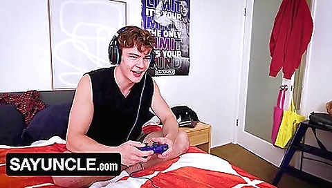 Sexy milf and feet in a foot fetish