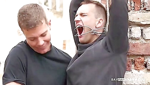 Sexy brunette take bellinata in a hot creampie