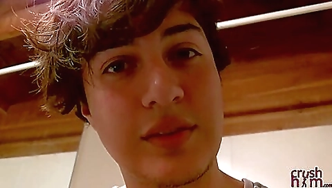 Sexy chick has a littlender lecherouses in the kitchen