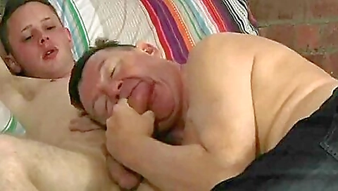 Hotie enjoys her boyfriend's pussy in front