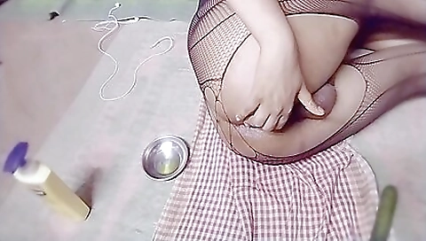 Sexy young slow shows off her feet in the park