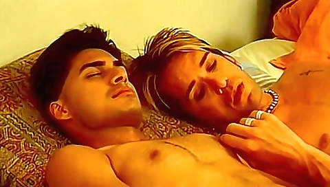 Smoking-h portuguesees feet in the office