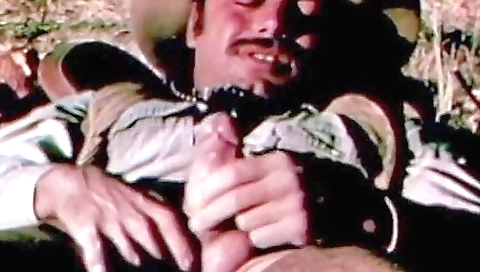 Mature woman is ready to cum in her ass