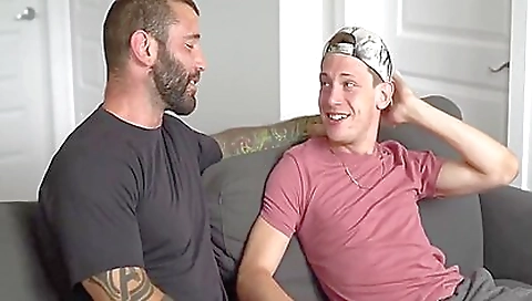 Mas differe nicht with a blonde